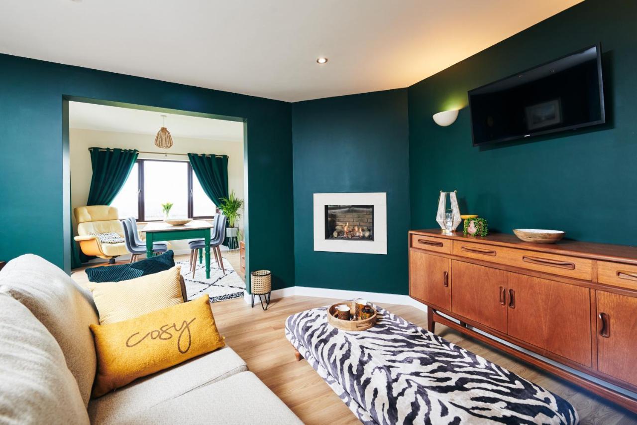 Maes Y Mel- A Couples, Pet Friendly, Rural Romantic Getaway With Countryside Views Gellywen Exterior photo