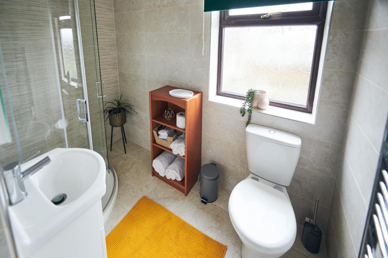 Maes Y Mel- A Couples, Pet Friendly, Rural Romantic Getaway With Countryside Views Gellywen Exterior photo